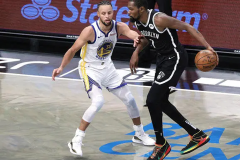 伦纳德转会传闻：快船内部矛盾与雄鹿队吸引力